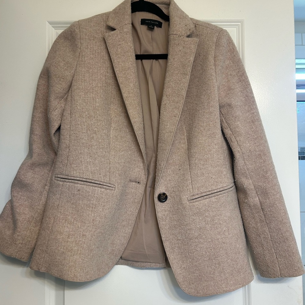 Never worn Ann Taylor Light Tan/ Light Pink Women's Blazer
